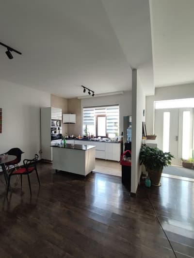 Аренда 6-комн. коммерция 200 м² — улица Хаваст