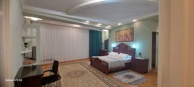 Аренда 4-комн. кв. 180 м² — улица Садыка Азимова, 2