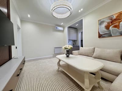 Продаётся 3в4 комнатная квартира Дархан центр Мирзо Улугбекский район