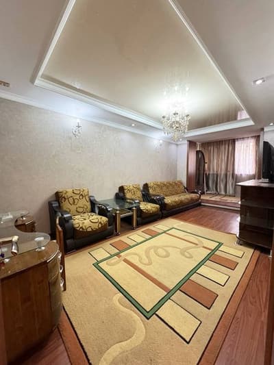 Продаётся квартира в Ул Шарафа Рашидова на ЦУМ Ор Голубые Купола