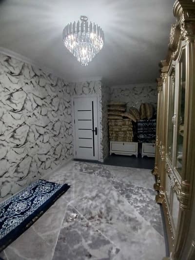 Fruzne massiv Navruz to'yxona yonida 2 xonali uy sotiladi