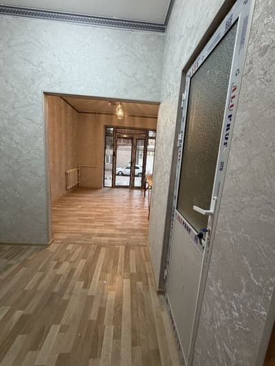 Sotiladi joy chilonxor 1 etaj 19kvartil 38kv ofis