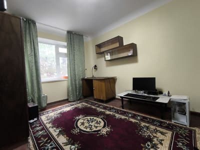 Фаргона давлат Университет ёнида 1 хонали квартира зудлик билан сотила