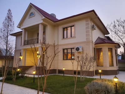 Maksim Gorki Lunachariskida uchastka sotiladi