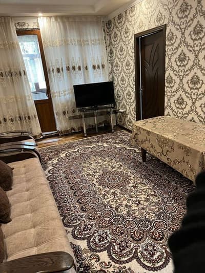 Чиланзар 8. 2 комнаты.  Продается. Квартира С обстановкой