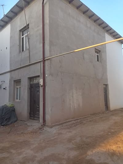 Noturar bino sotiladi