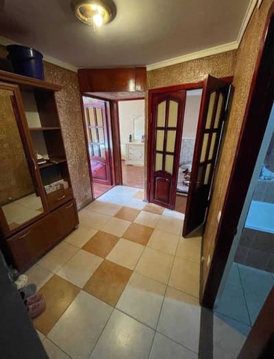 Чиланзар 9 квартал РУВД. Продается 3/2/4 квартира кирпич балкон 2/6