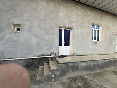 6 sutix uchastka sotiladi 1 ta oshxonasi 1 ta banyasi bor