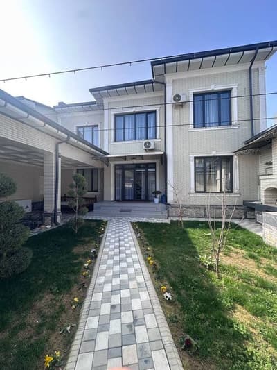 Срочно. Юнусобод Хасанбой 300.000$
3.1 sotok7
7 ta xona 
xasanboy

300