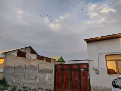 Uchastka srochna sotiladi