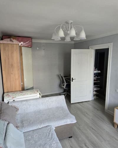 Чиланзар 1 квартал Продается квартира 1/2/4 кирпич улица Мукимий