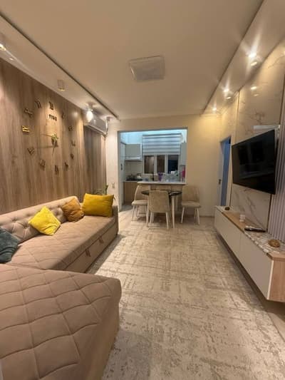 Чиланзар 7.  2в3комнатная зеркалка.  Меб и тех.