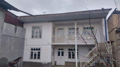 Havli sotiladi 6,5 sotiq Motrid Aravasozi 
7ta xona has 
Gaz, svet, ob