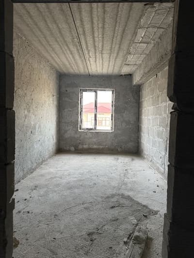 Навоийда квартира сотилади .