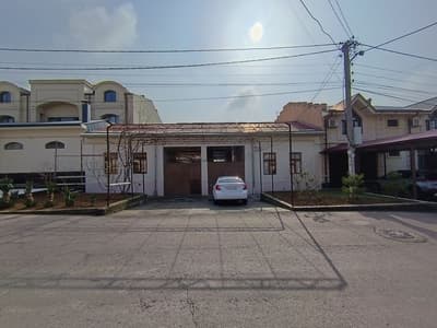 Бодомзор махалада 6 сотих ярими 3 сотихам сотилади