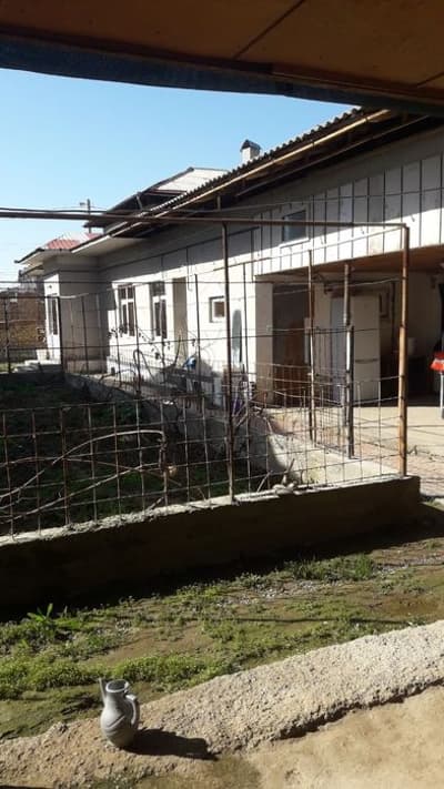 Продаю 6 соток 4 комнаты  в Ташкенте  Бектемирском районе