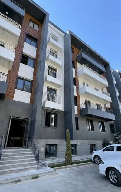 3х ком. квартира, на 1 этаже. Фамили парк