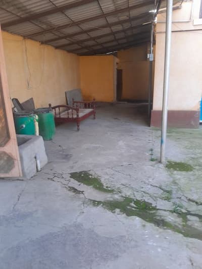 Uy sotiladi naves dan buyog' 2etaj ii orqasida 4 ta xonasi bor kiles