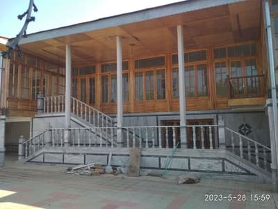 Hovli uy sotiladi srochni