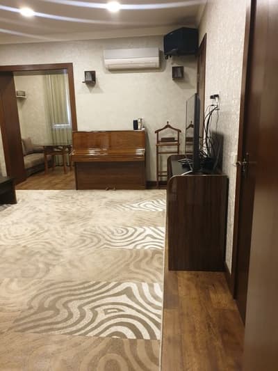 Чиланзар 1 квартал  3 ком  высокопотолочка   Евро