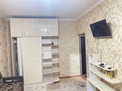 Чиланзар 8. Продается квартира 1 /2/4 техника и мебель Метро 10 минут