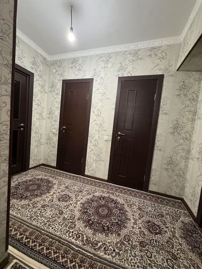 Sergeli 8 hudud 3 xona srochno sotiladi