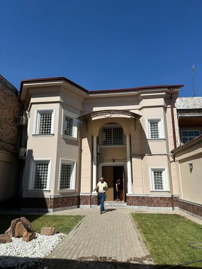 Продаётся двухэтажный дом в центре города на Ракатбоши  3,65 соток .