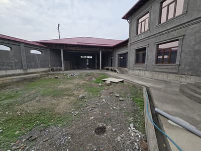 Xovli uy sotiladi aerport  9 sotix yangi uy 10 xona