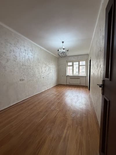 Сергели 8 худуд 2 хона 3 этаж 65 кв сквозной уйимни срочно сотаман.