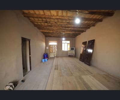 Zudlik bilan sotiladi