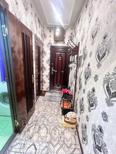 Квартира сотилади 1 етаж 2/3 хона килинган