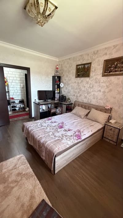 Янги Хает 8 худуд, 2 переделанная в 3. Этаж 5, кирпич. Без посредников