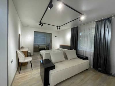 Ул.Осиё 1/2/4 кирпич 42м2/балкон 2х6, Гидрометцентр, метро Минор 5 мин