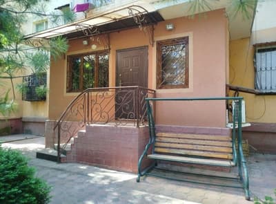 БАЛКОН 2×6, 2 хона қилинган, 42 квадрат. Чилонзор 20 квартал.