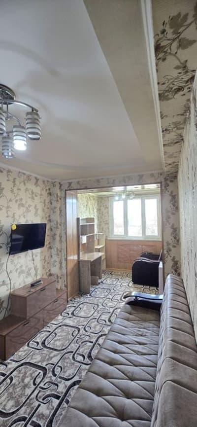 ~Чиланзар-26, раздельная 2х комнатная, кирпич, 2х6 балкон, с обстановк