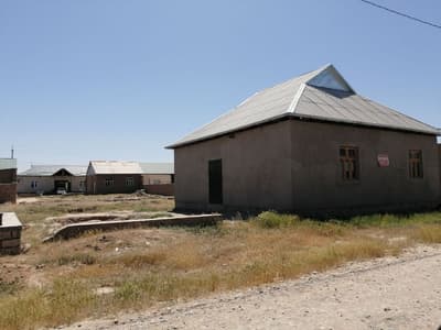 4 хонали уй тўлиқ битмаган срочно сотилади. Огород 6 сотих.