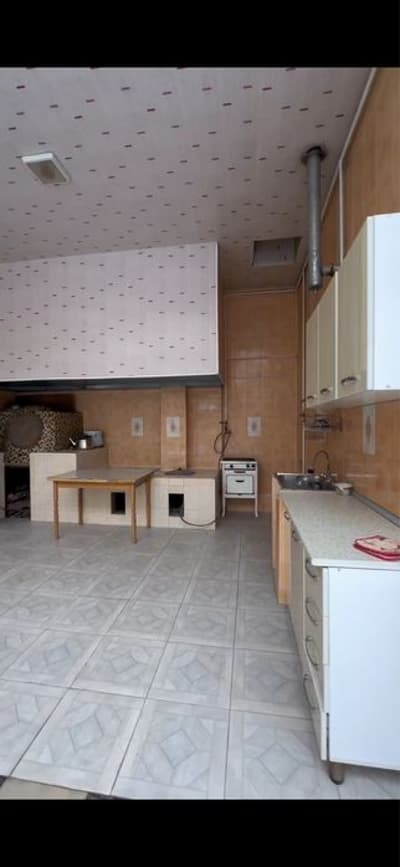 дом болшой 3 уровня Яшнабадском районе