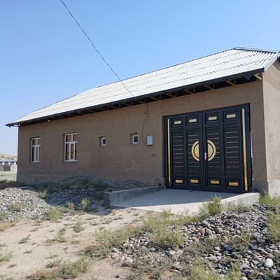 Nurobod Yangishloqdagi boĝcha yaqinidagi hovli sotiladi