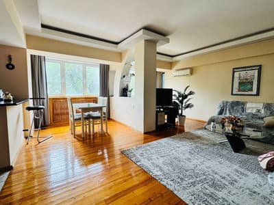 Космонавты, 2/2/8, спецплан, с ремонтом и обстановкой