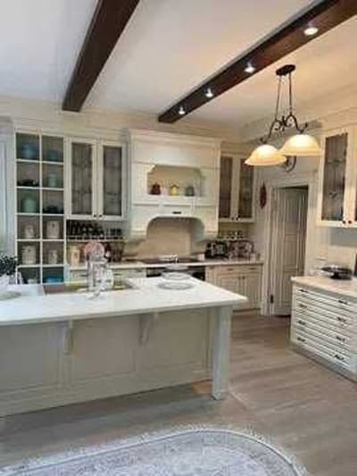 Новый век юнусабад подключ ц2 центр Площадь: 250 Евро Алайский;