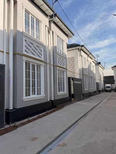 Коттеджлар сотилади!
Тайёр ҳолатда! Таъмирланган!
Кибрай тумани
Сўқмоқ