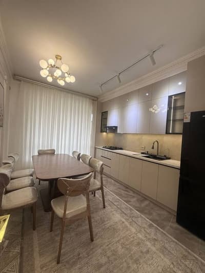 Продаётся 3хкомнатная+хол квартира