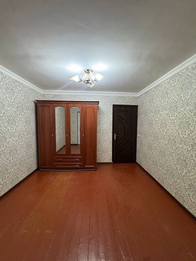 Продам чиланзар 6.  Двух комнатная.  Балкон 2*6