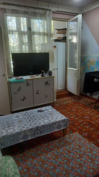 Продам чиланзар 6 . Двух комнатная.  Балкон 1,5*3