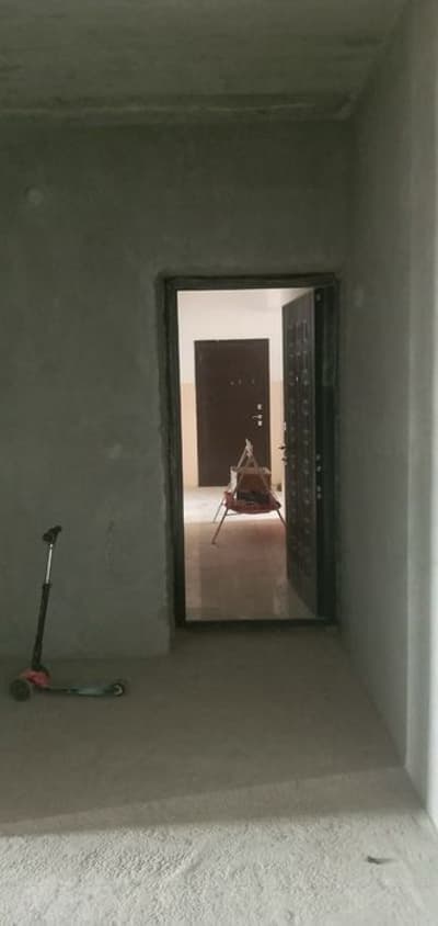 Uy sotiladi yo'l yoqasida