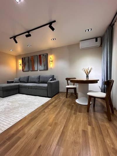 Новомосковская  2/1/5 ор-р стадион старт , дом 23б кирпич