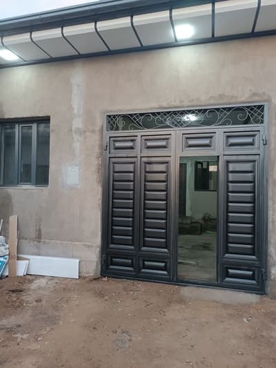 Qibray Tashgesda yangi qurilgan uchaskala sotiladi.  Selxozdan  4 km